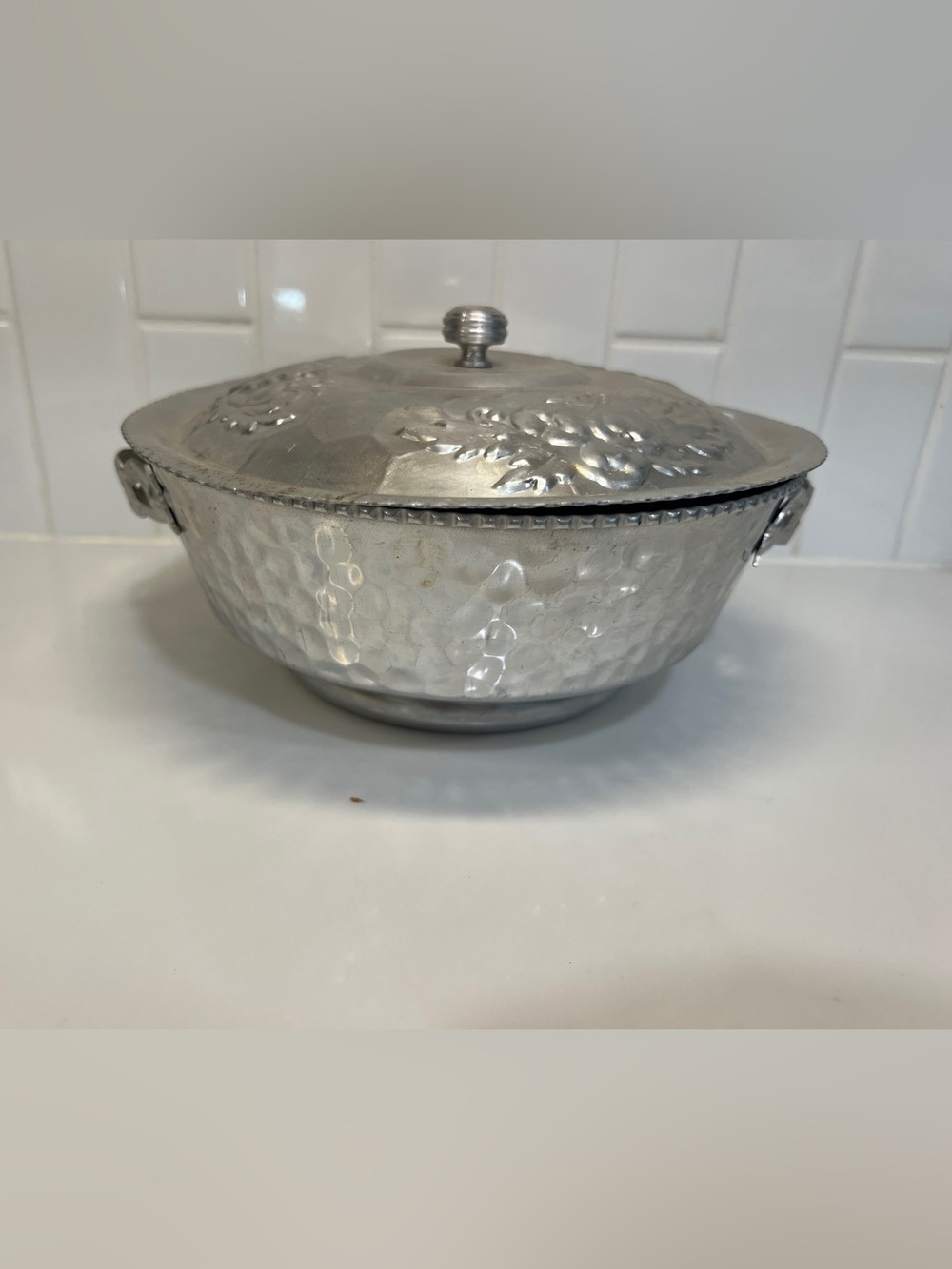 Vintage Nasco Hammered Aluminum Casserole Serving Dish W Lid Fruit Pattern